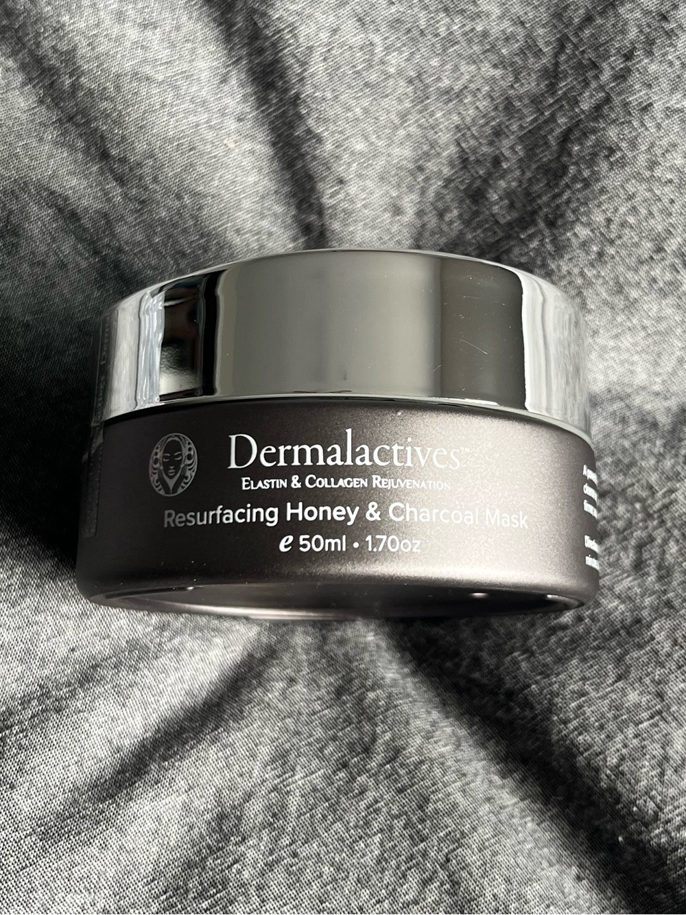 NEW Dermalectives Resurfacing Honey
and Charcoal Mask 50 mL